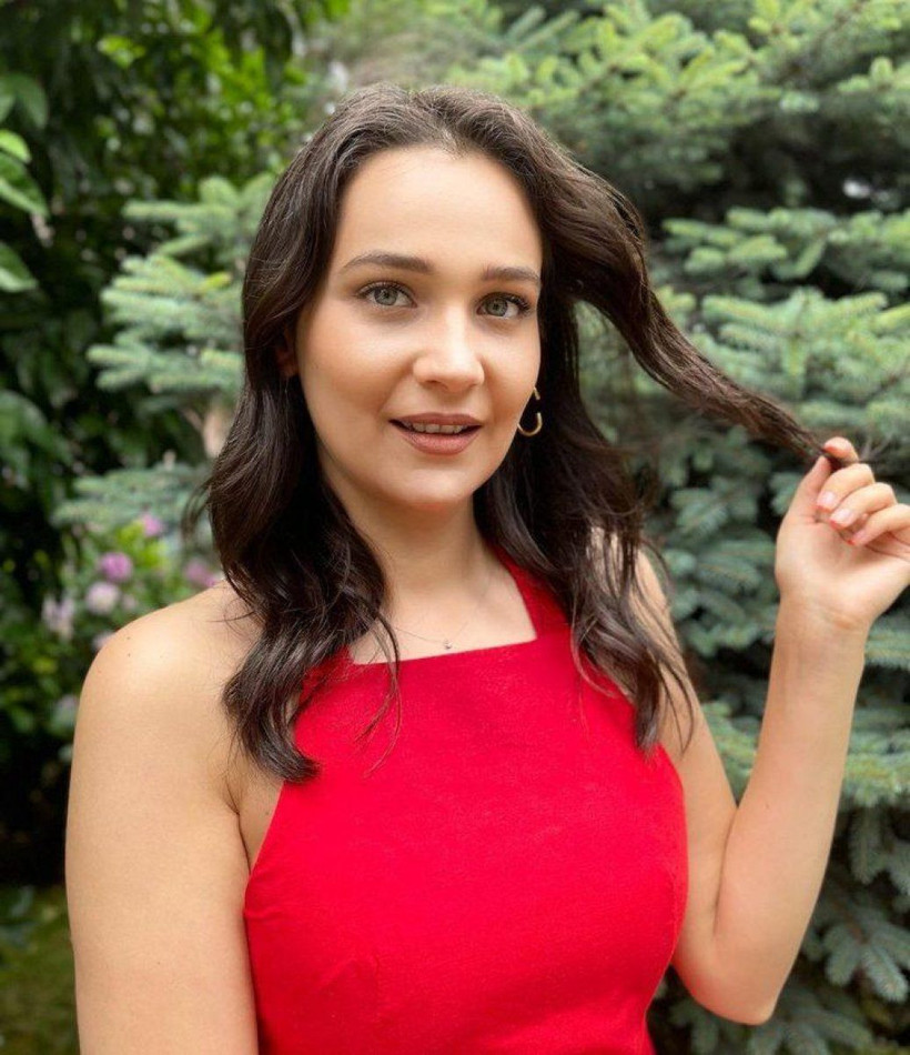 Gönül Dağı'nın güzeller güzeli yıldızı Gülsim Ali'den mini etekli poz kendine hayran bıraktı! - Resim: 2