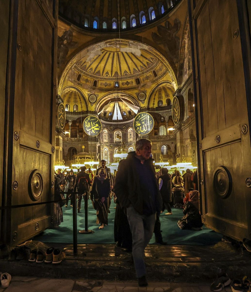 Ayasofya Camisi'nin kırılan kapısıyla ilgili yeni gelişme! İlber Ortaylı 'namus meselesi' demişti - Resim: 3