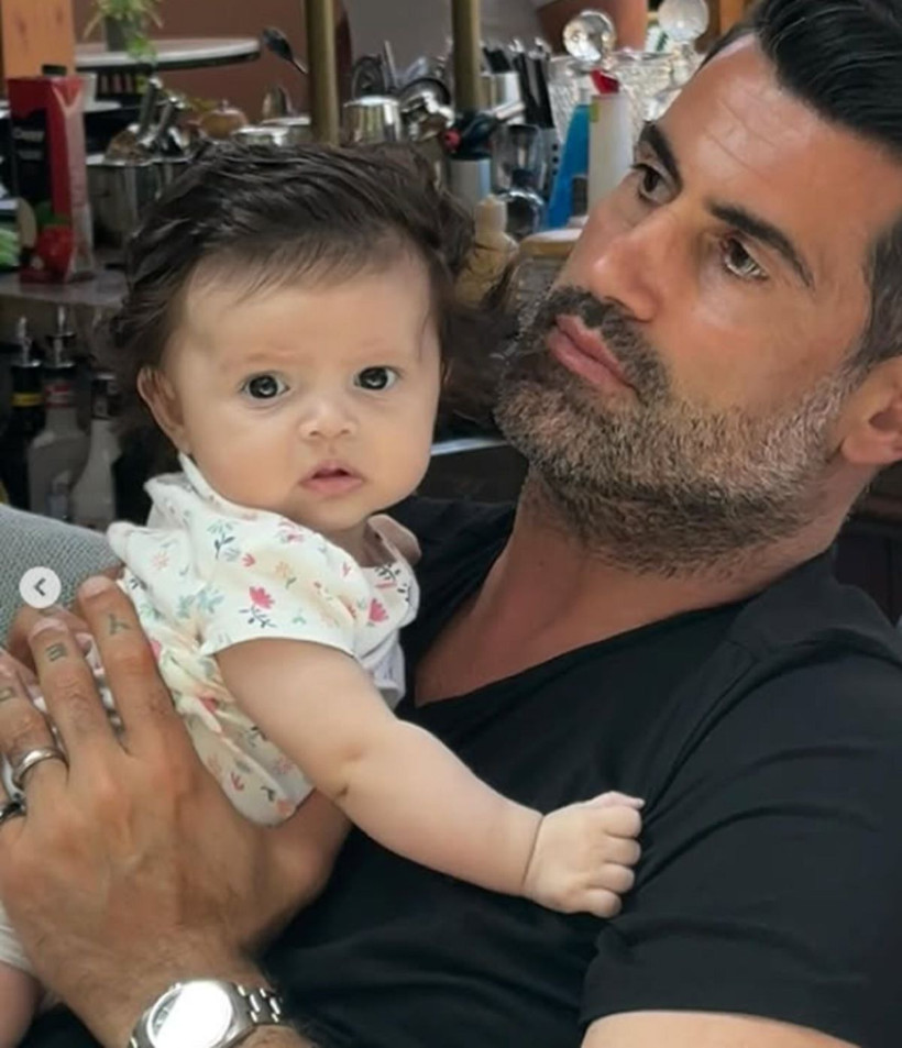 Volkan Demirel'in eşi Zeynep Demirel tek bir kare paylaştı ve - Resim: 2