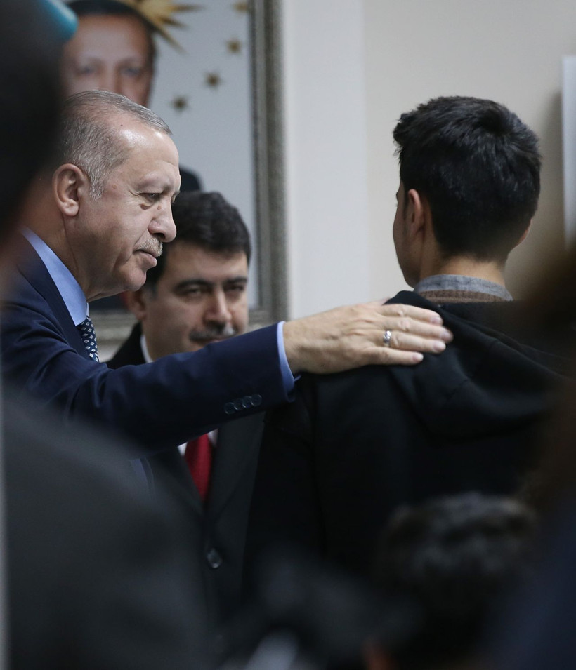 Cumhurbaşkanı Erdoğan millet kıraathanesinde gençlerle bir araya geldi - Resim: 3