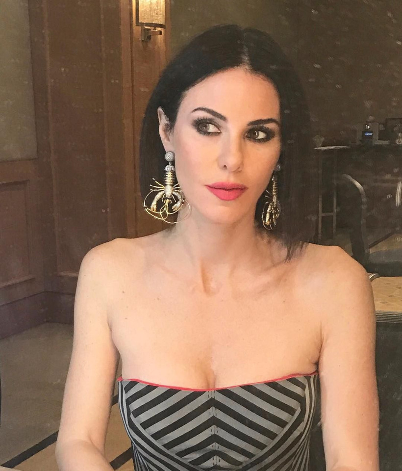 Defne Samyeli dekolteli pozuyla olay oldu! Yine herkesi mest etti - Resim: 1