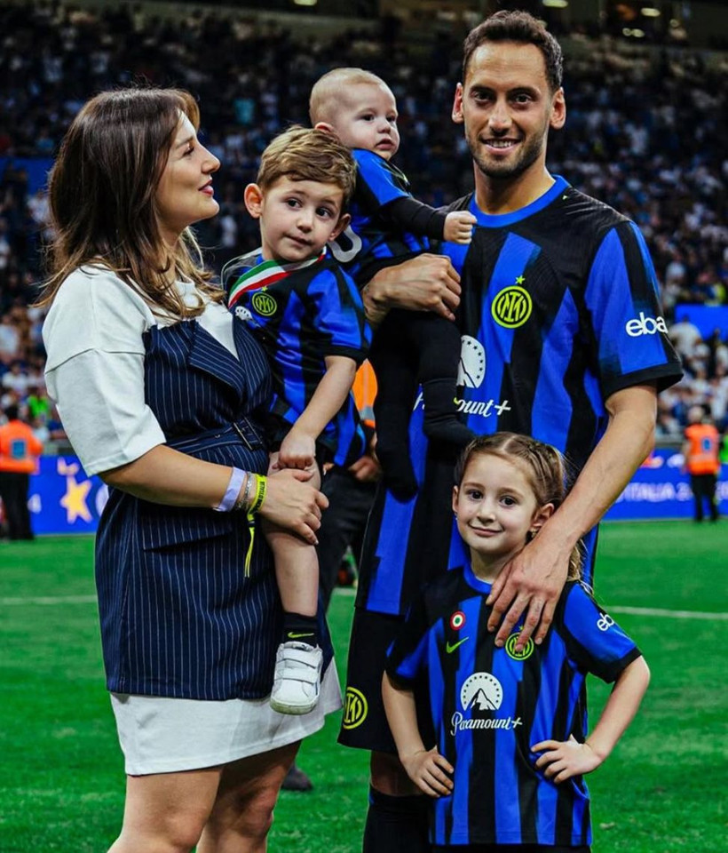 Hakan Çalhanoğlu'nun babasından 'geliyoruz' paylaşımı! Kafalar karıştı - Resim: 1