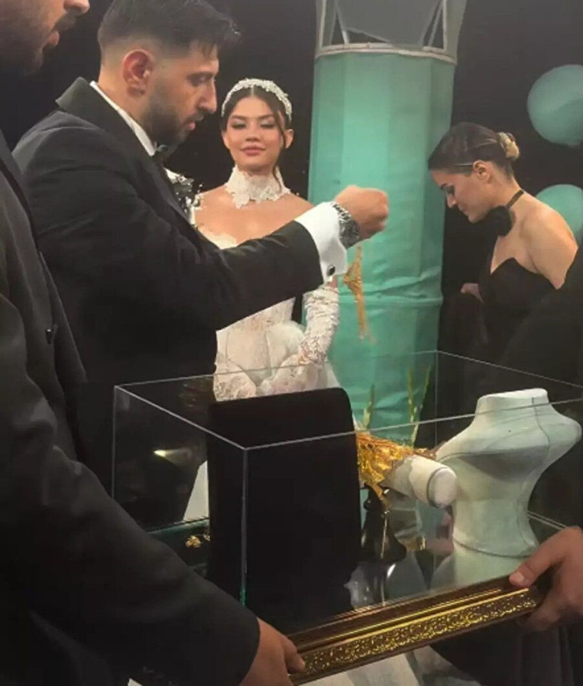 Burak Bulut'un eşi fenomen Eda Sakız öyle bir şey yaptı ki... - Resim: 1