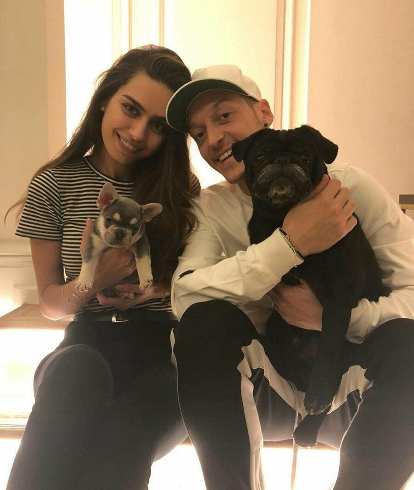 Mesut Özil son hareketiyle takdirleri topladı! Eşi Amine Gülşe duygulandı - Resim: 1