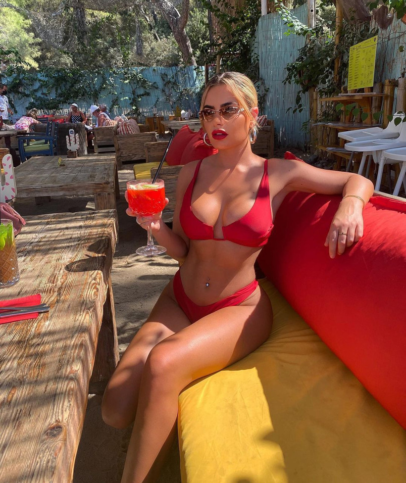 Her açıdan göstermek istedi şekilden şekle girdi! Megan Barton Hanson pozları olay - Resim: 2