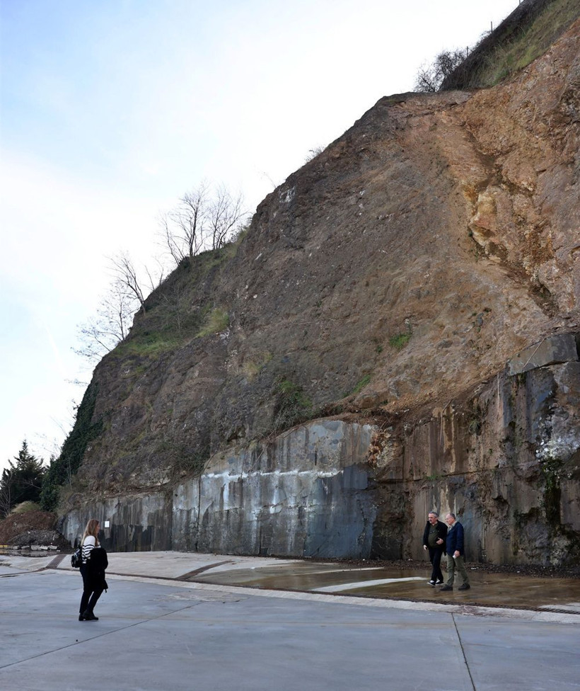 Eşini ve 2 çocuğunu kaybetti! Olay yerinde keşif yapıldı, ağlayarak anlattı - Resim: 1