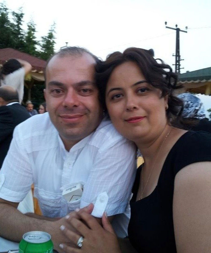 Kargocudan iğrenç hareket! Kargo getirdiği apartmanın içine büyük tuvaletini yaptı siparişle temizledi - Resim: 1