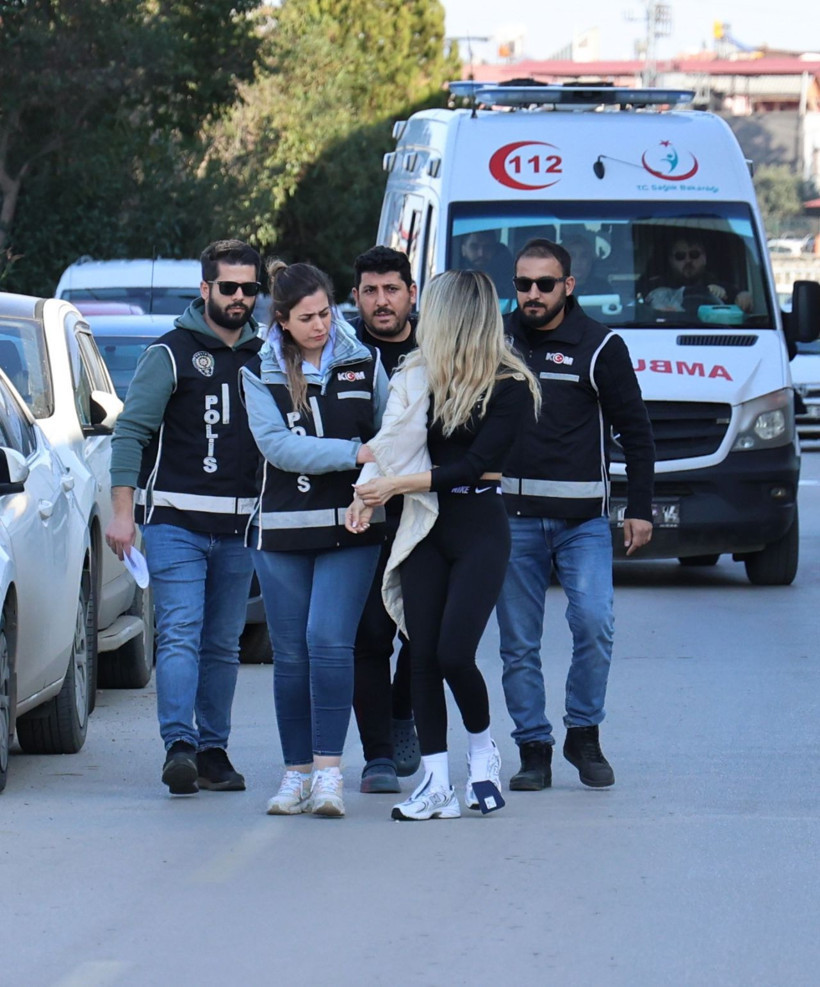 Yuh artık! Bakkal görünümlü depoda kanser ilacı satarken yakalandılar! İfadesinde enflasyonu suçladı - Resim: 1