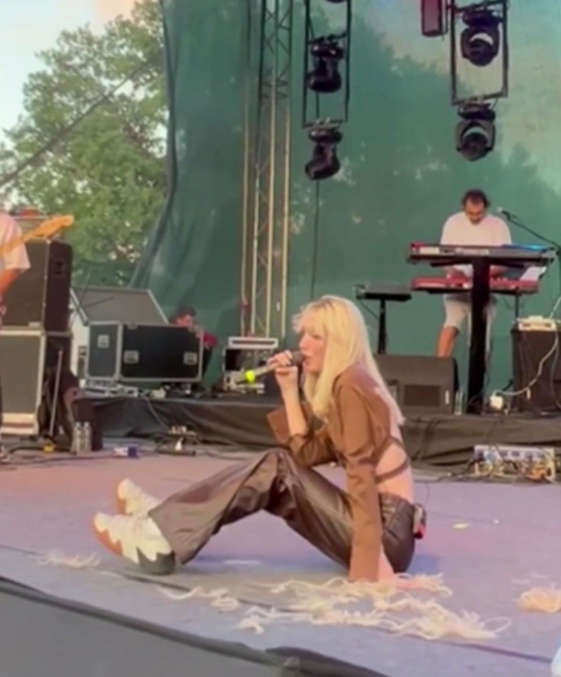 Müzisyen Güneş sahnede saçını kesti! "Saçımı toplayan kişi hariç kimseye özür borcum yok" - Resim: 3