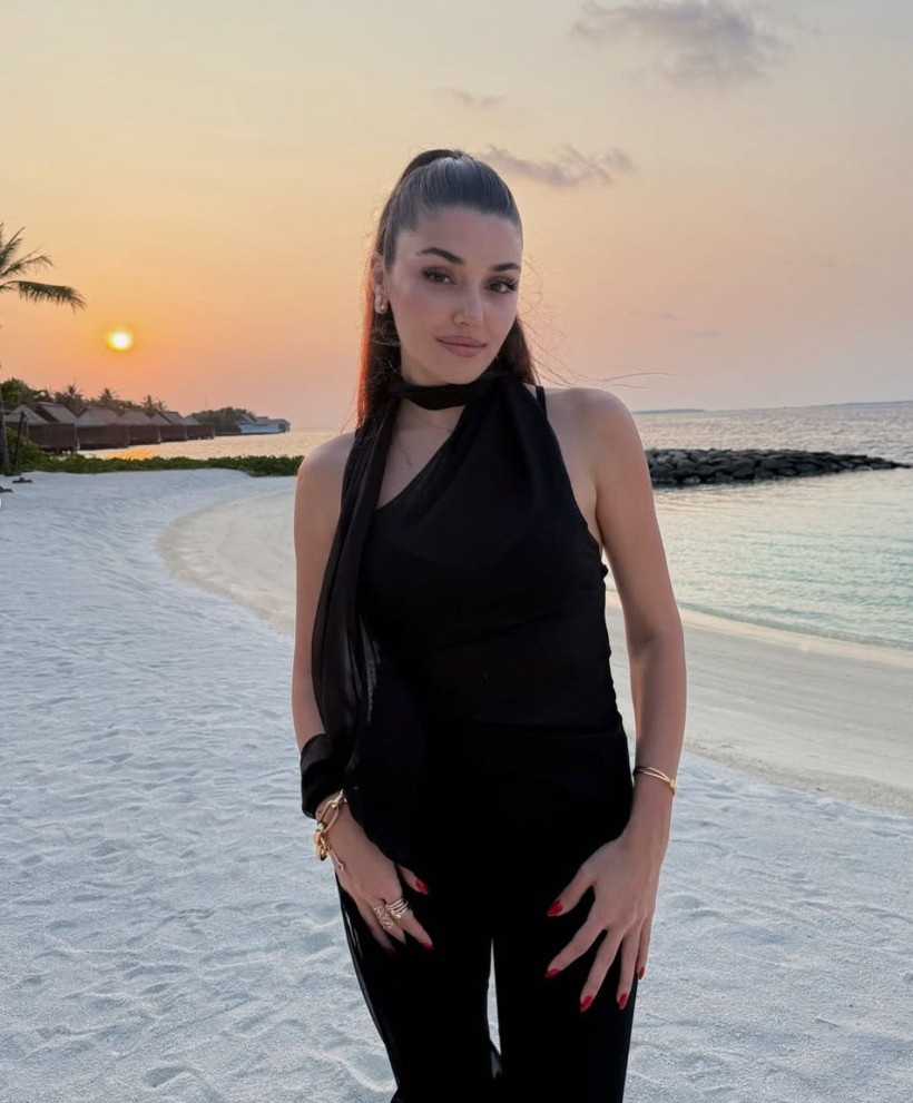 Hande Erçel sevgilisi Hakan Sabancı ile poz verip paylaştı! Güzel oyuncu siyahlar içinde göz kamaştırdı - Resim: 4