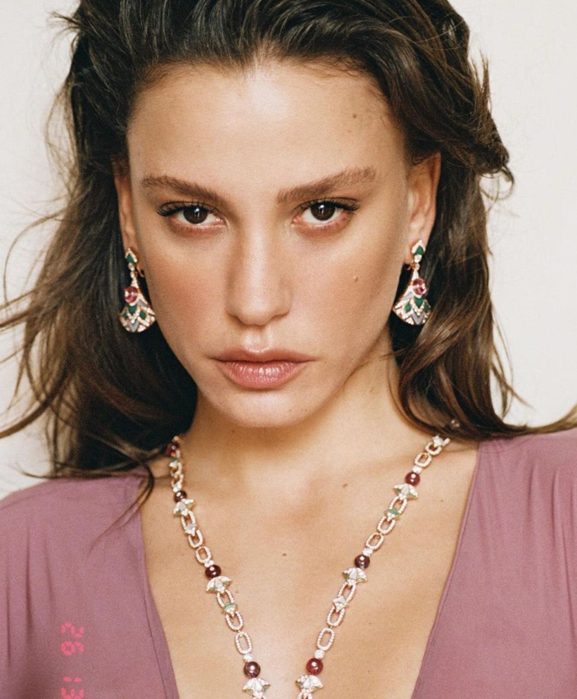 Canlı yayında Serenay Sarıkaya'nın göğüslerini konuştular, o anlar pes dedirtti! - Resim: 4