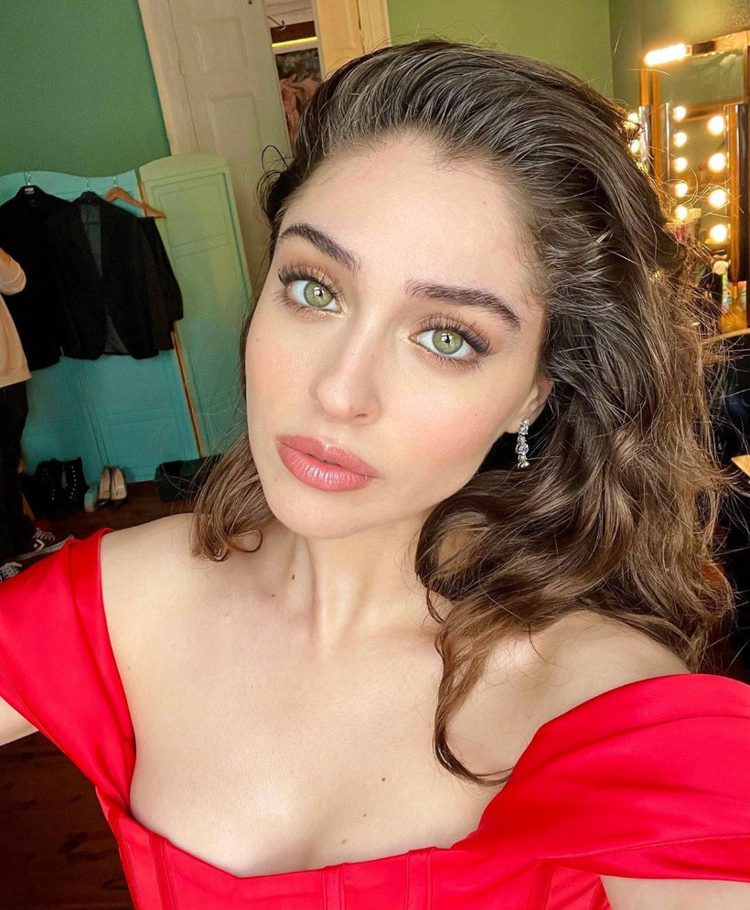 Kanal D Baht Oyunu yıldızları anlattı! Öpüşme sahnesinde ağabeyi ve babası... - Resim: 3