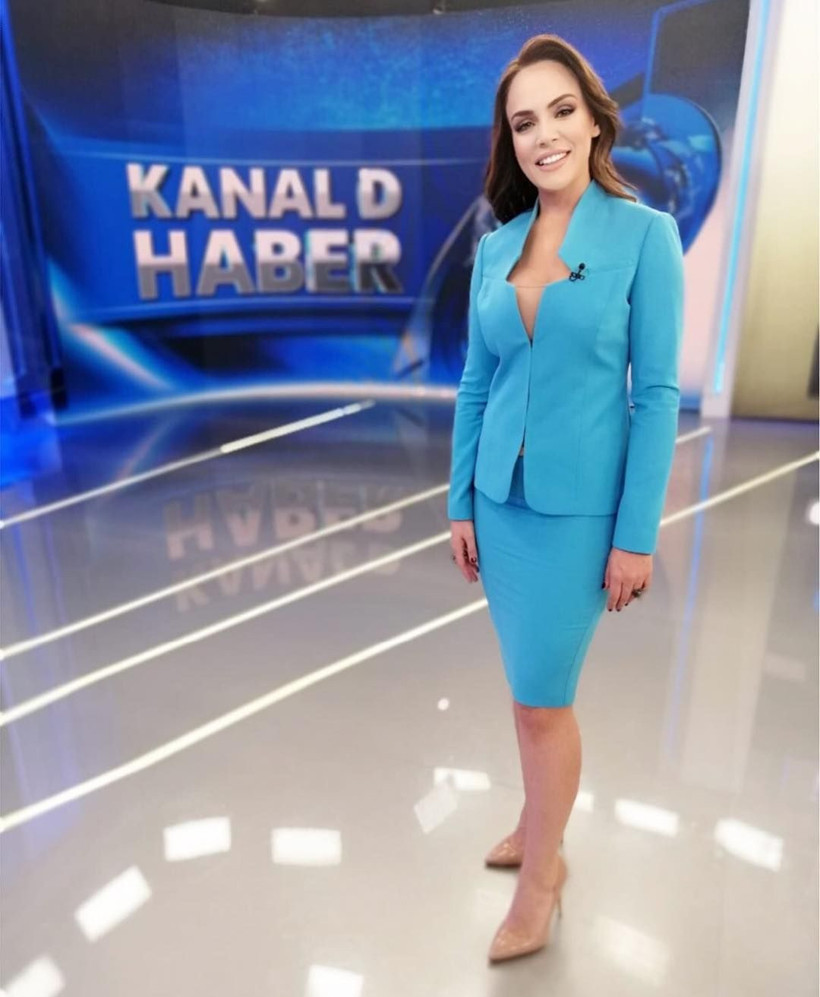 İlber Ortaylı, Kanal D Ana haberin sunucusu Buket Aydın'ı azarladı Sosyal medya yıkıldı - Resim: 4