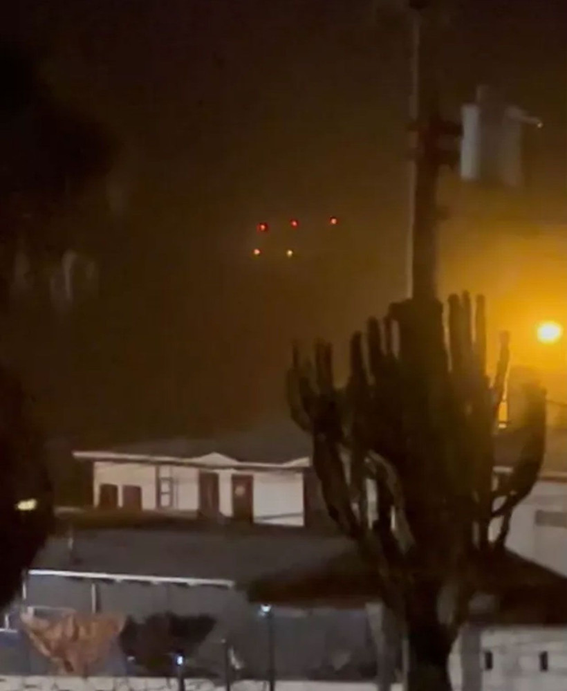 ABD'de UFO iddiaları! Bir saat boyunca görüntülenen gizemli ışıklar sosyal medyayı salladı - Resim: 1