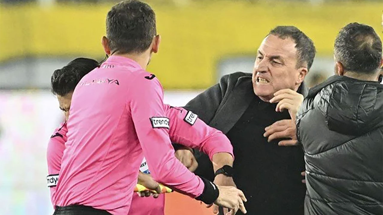 Yorumlar Hakem Halil Umut Meler'e sahada yumruk atan Ankaragücü Başkanı Faruk Koca tutuklandı Yorumlar Hakem Halil Umut Meler'e sahada yumruk atan Ankaragücü Başkanı Faruk Koca tutuklandı