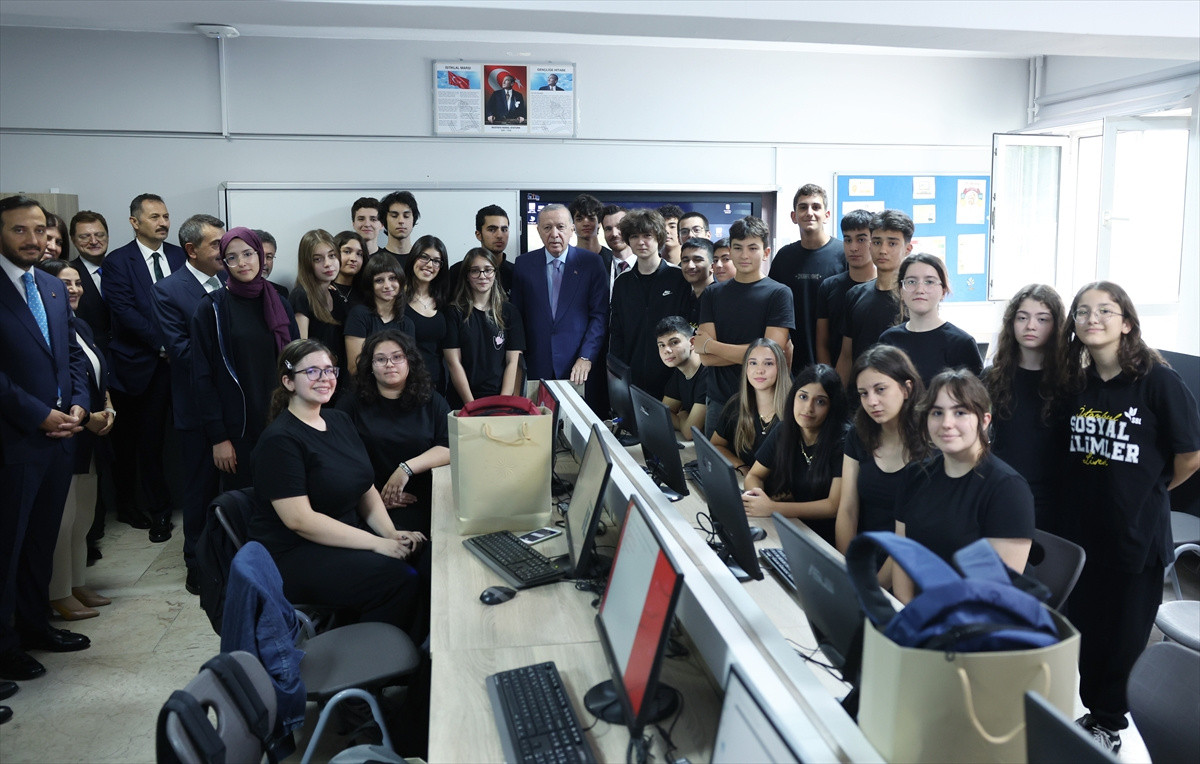 Cumhurbaşkanı Erdoğan'dan İzmir'deki saldırıya ilişkin açıklama:  Saldırganın bağlantıları araştırılıyor - Internet Haber