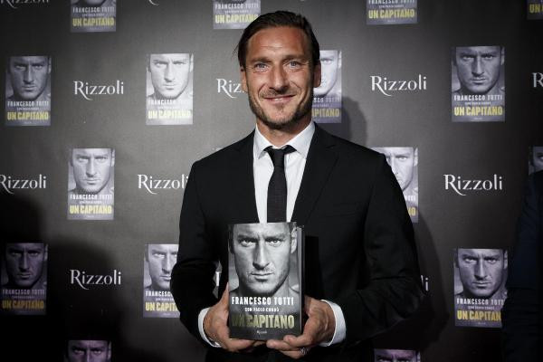 Totti ile De Rossi arasında dikkat &ccedil;eken Cengiz &Uuml;nder diyaloğu - Resim: 0